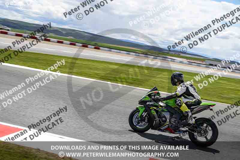 cadwell no limits trackday;cadwell park;cadwell park photographs;cadwell trackday photographs;enduro digital images;event digital images;eventdigitalimages;navarra;no limits trackdays;peter wileman photography;racing digital images;trackday digital images;trackday photos